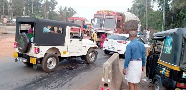 കോട്ടക്കടവ് റെയിൽവേ ഗേറ്റ്: ദേശീയപാതയിലെ പുതിയ കുരുക്ക്
