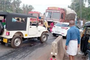കോട്ടക്കടവ് റെയിൽവേ ഗേറ്റ്: ദേശീയപാതയിലെ പുതിയ കുരുക്ക്