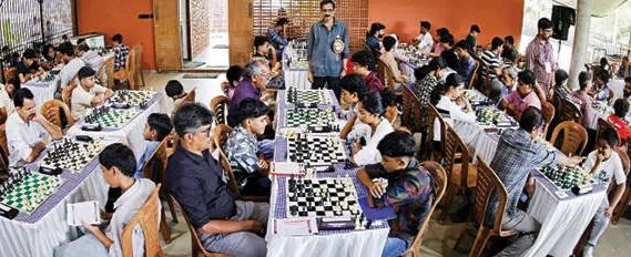 സംസ്ഥാന സീനിയർ ചെസ് ചാമ്പ്യൻഷിപ്പിന് കോഴിക്കോട്ട് തുടക്കം; ആദ്യദിനം ജോൺ വേണി അക്കരക്കാരൻ മുന്നിൽ