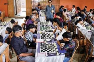 സംസ്ഥാന സീനിയർ ചെസ് ചാമ്പ്യൻഷിപ്പിന് കോഴിക്കോട്ട് തുടക്കം; ആദ്യദിനം ജോൺ വേണി അക്കരക്കാരൻ മുന്നിൽ
