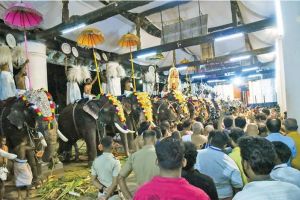 കൂടൽമാണിക്യത്തിൽ വലിയവിളക്ക് സമാപിച്ചു; ഭക്തിനിർഭരമായ പള്ളിവേട്ട ഇന്ന്