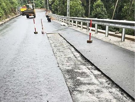 മലയോര ഹൈവേയിലെ വിള്ളൽ പരിഹരിക്കുന്നു; ടാറിങ് നീക്കി ഉപരിതലം ബലപ്പെടുത്തി