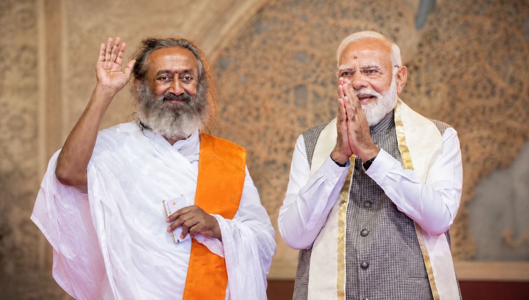 വിശ്വമമഹാഗുരു ഇന്ന്‌ എഴുപതിന്റെ നിറവിൽ... : ദിവാകരൻ ചോമ്പാല