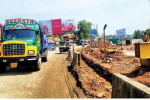 വടകര കരിമ്പനപ്പാലത്തെ വെള്ളക്കെട്ടിന് പരിഹാരം; ഗതാഗതക്കുരുക്ക് ഒഴിവായി
