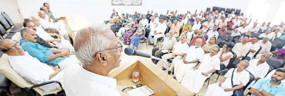 അഴീക്കോടുണ്ടായിരുന്നെങ്കിൽ കോൺഗ്രസ് പരിഹാസം ഏറ്റുവാങ്ങിയേനെ: എം.എൻ. കാരശ്ശേരി