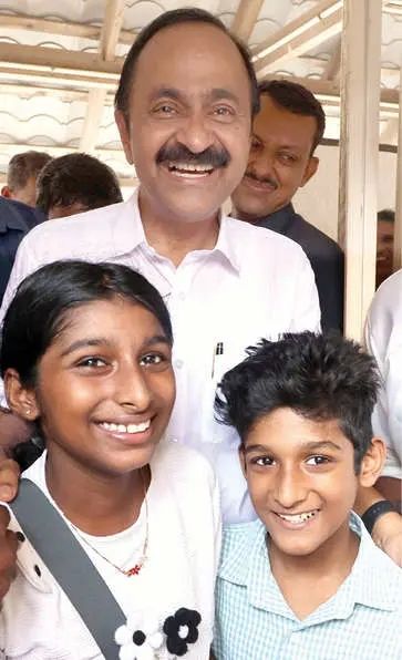 ജനനായകനായി വി.ഡി. സതീശൻ: കന്റോൺമെന്റ് ഹൗസിൽ പ്രവർത്തകരുടെ ആവേശോജ്വലമായ വരവേൽപ്പ്