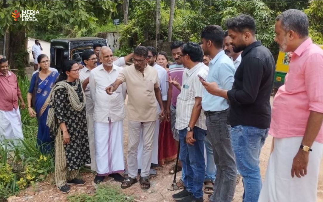 മീത്തലെമുക്കാളിയിൽ റോഡിനു മുകളിൽ ഫൂട്ട് ഓവർ ബ്രിഡ്‌ജ്‌