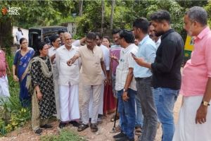 മീത്തലെമുക്കാളിയിൽ റോഡിനു മുകളിൽ ഫൂട്ട് ഓവർ ബ്രിഡ്‌ജ്‌