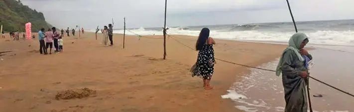 വർക്കല പാപനാശം തീരത്ത് കടലിലിറങ്ങുന്നതിന് വിലക്ക്; കടലേറ്റവും അടിയൊഴുക്കും ശക്തം