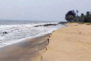 കടൽഭിത്തി തകർന്നിട്ട് 15 വർഷം; കാലവർഷം കനക്കുമ്പോൾ കടലേറ്റ ഭീതിയിൽ കൂളിമുട്ടം തീരത്തെ നൂറോളം കുടുംബങ്ങൾ