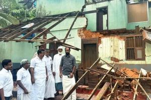 കുറ്റ്യാടിയിൽ ചുഴലിക്കാറ്റ് നാശനഷ്ടം: അടിയന്തര നഷ്ടപരിഹാരം ലഭ്യമാക്കാൻ നടപടി സ്വീകരിക്കുമെന്ന് പാറക്കൽ അബ്ദുള്ള
