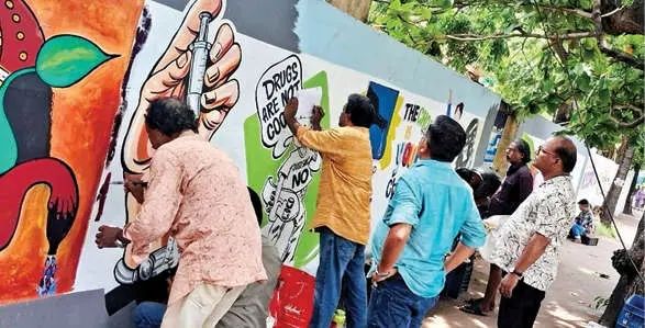 ലഹരിവ്യാപനത്തിനെതിരേ മാനാഞ്ചിറയിൽ 'ചിത്രമതിൽ' ഒരുങ്ങി