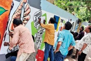 ലഹരിവ്യാപനത്തിനെതിരേ മാനാഞ്ചിറയിൽ 'ചിത്രമതിൽ' ഒരുങ്ങി