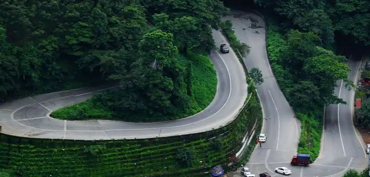 താമരശ്ശേരി ചുരത്തിൽ ഗതാഗത നിയന്ത്രണം തുടങ്ങി; നാളെ മുതൽ പരിശോധന കർശനമാക്കും