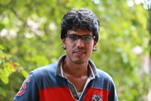 വരകളുടെ വിസ്മയലോകം തീർത്ത് അന്താരാഷ്ട്രതലത്തിലേക്ക് ഉയർന്ന ഫിറോസ് അബ്ദുള്ളയുടെ ജീവിതയാത്ര : ദിവാകരൻ ചോമ്പാല