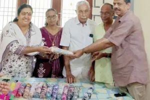 കിടപ്പുരോഗിയായ സുവർണന്റെ അതിജീവനത്തിന്റെ 'സുവർണകുടകൾ'; വിൽപ്പന ഉദ്ഘാടനം ചെയ്തു