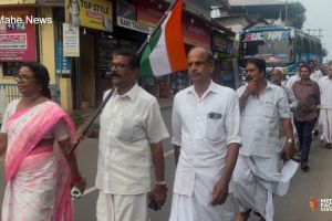 മയ്യഴിയിലും പള്ളൂരിലും ആഹ്ലാദ പ്രകടനം നടത്തി