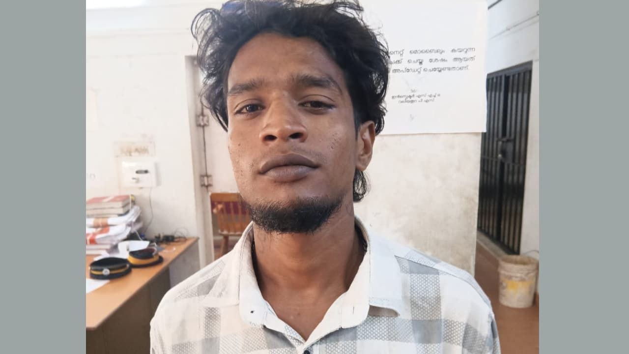 തലസ്ഥാനത്തെ ബീച്ചിൽ കുടുംബമായെത്തിയ വിനോദസഞ്ചാരികളെ പ്ലാസ്റ്റിക് കസേര ഉപയോഗിച്ച് ക്രൂരമായി ആക്രമിച്ചു, കാസർഗോഡ് സ്വദേശികൾക്ക് പരുക്ക്, യുവാവ് പിടിയിൽ
