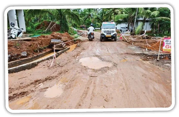 മലയോര ഹൈവേ നിർമാണം ഇഴഞ്ഞുനീങ്ങുന്നു; തൊട്ടിൽപ്പാലം-മുള്ളൻകുന്ന് റൂട്ടിൽ നാട്ടുകാരും യാത്രക്കാരും ദുരിതത്തിൽ