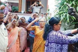 ടി.പി. ചന്ദ്രശേഖരന്റെ സ്മരണ പുതുക്കി കെ.കെ. രമ സത്യപ്രതിജ്ഞയ്ക്കായി തിരുവനന്തപുരത്തേക്ക്
