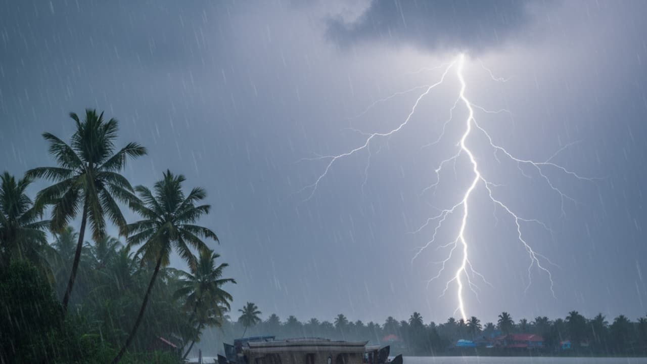സംസ്ഥാനത്ത് മഴ ശക്തം, അടുത്ത 3 മണിക്കൂറിൽ ആലപ്പുഴ, കോട്ടയം ജില്ലകളിൽ ഓറഞ്ച് അലർട്ട്, ജാഗ്രതാ നിർദ്ദേശം