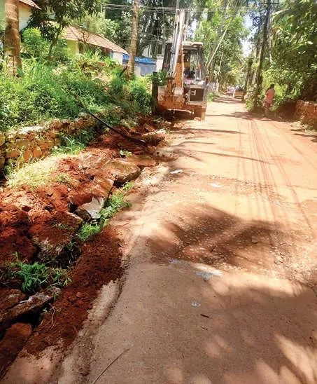 കുട്ടോത്ത്-ലോകനാർകാവ് റോഡ് നവീകരണം ആരംഭിച്ചു