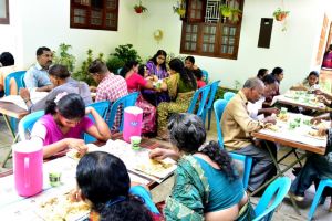 കെ റെയിൽ വിരുദ്ധ ജനകീയ സമര സമിതി ; മുക്കാളിയിൽ ആഹ്ലാദ പ്രകടനവും മധുര വിതരണം,ബിരിയാണി വിതരണം