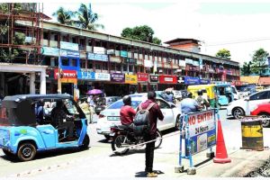 മാനാഞ്ചിറ-മലാപ്പറമ്പ് നാലുവരിപ്പാതയിലെ ഗതാഗതക്കുരുക്ക്: മീഡിയന്റെ വീതി കുറയ്ക്കണമെന്ന് ട്രാഫിക് പോലീസ്