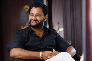 സംസ്ഥാന ചലച്ചിത്ര അക്കാദമി ചെയർമാൻ സ്ഥാനം റസൂൽ പൂക്കുട്ടി രാജിവെച്ചു; ജഗദീഷ്, സലിം കുമാർ എന്നിവർ പരിഗണനയിൽ