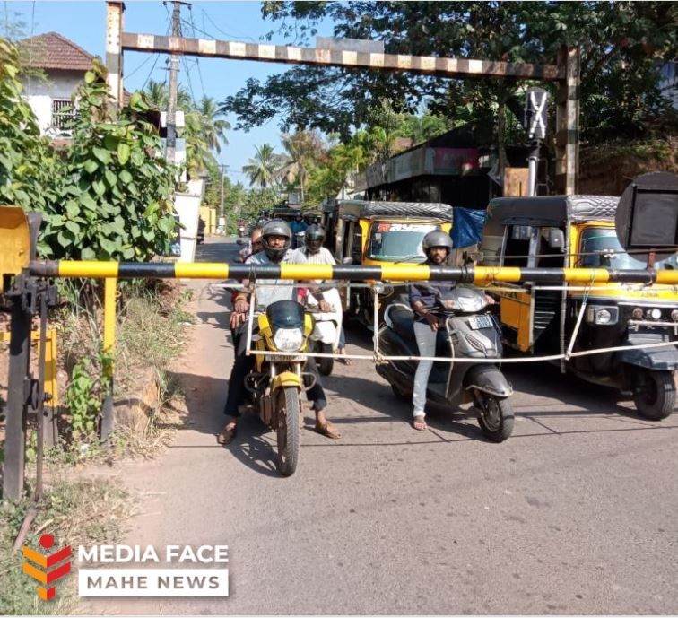 എന്ന് തീരും പെരിങ്ങാടിക്കാരുടെ യാത്രാക്ലേശം? :ചാലക്കര പുരുഷു