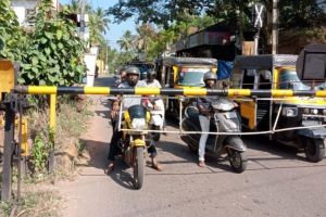 എന്ന് തീരും പെരിങ്ങാടിക്കാരുടെ യാത്രാക്ലേശം? :ചാലക്കര പുരുഷു