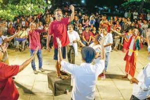 ഫ്ലാഷ്മോബും തെരുവുനാടകവുമായി കോഴിക്കോട്ട് ലോക സ്കീസോഫ്രീനിയ ദിനാചരണം