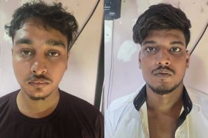 രഹസ്യവിവരം കിട്ടി പൊലീസിൻ്റെ നീക്കം, ഇരുമ്പനത്തെ വീട് വളഞ്ഞ് പരിശോധിച്ചു; രണ്ട് പേർ ആറ് കിലോ കഞ്ചാവുമായി പിടിയിൽ