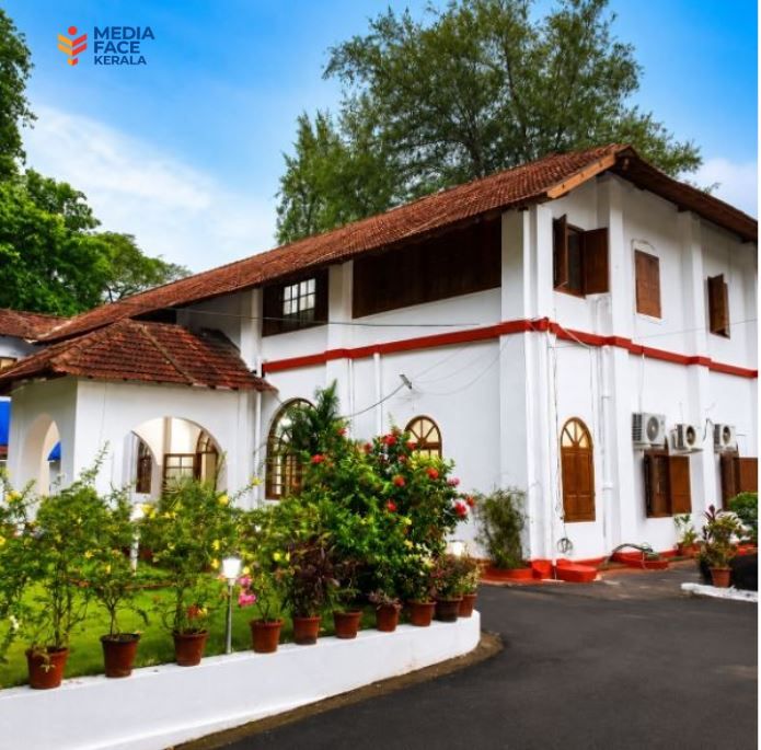 'മൂപ്പൻസായ്പ്പിന്റെ ബംഗ്ലാവിൻ്റെ ' നിറം മങ്ങുകയോ ? :ദിവാകരൻ ചോമ്പാല