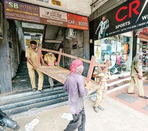 കോഴിക്കോട് സ്റ്റേഡിയം കെട്ടിടത്തിലെ അനധികൃത കൈയേറ്റങ്ങൾ കോർപ്പറേഷൻ ഒഴിപ്പിച്ചു