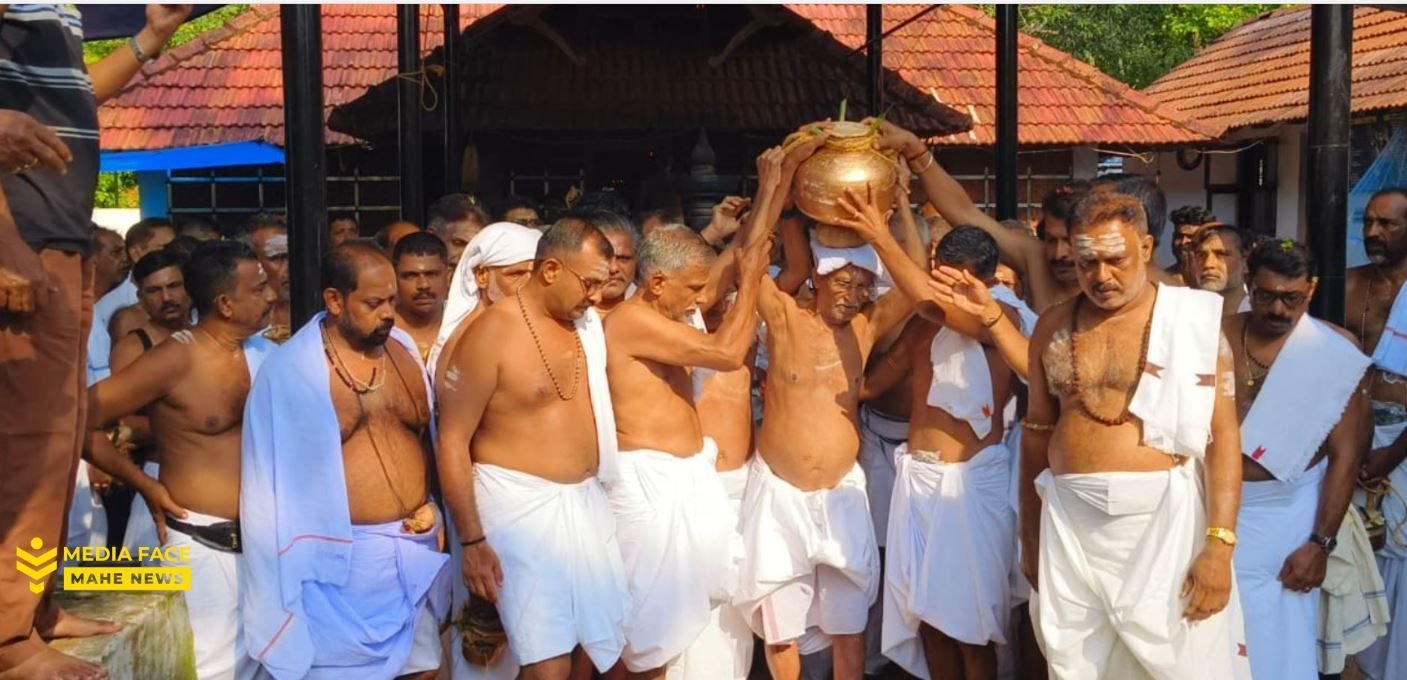 കൊട്ടിയൂർ വൈശാഖ മഹോത്സവം:വില്ലാപ്പാലൻ വലിയ കുറുപ്പിന്റെ സങ്കേതത്തിൽ നിന്നും നെയ്യാമൃത് വ്രതക്കാർ യാത്ര പുറപ്പെട്ടു