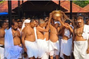 കൊട്ടിയൂർ വൈശാഖ മഹോത്സവം:വില്ലാപ്പാലൻ വലിയ കുറുപ്പിന്റെ സങ്കേതത്തിൽ നിന്നും നെയ്യാമൃത് വ്രതക്കാർ യാത്ര പുറപ്പെട്ടു