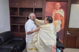 രമേശ് ചെന്നിത്തലയ്ക്ക് ജന്മദിനാശംസകൾ നേർന്ന് ഗോകുലം ഗോപാലൻ; ദീർഘകാല രാഷ്ട്രീയ അനുഭവ സമ്പത്ത് നാടിന് കരുത്താകുമെന്ന് പ്രസ്താവന