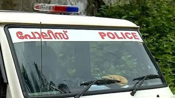 താലൂക്ക് ആശുപത്രിയിൽ പ്രസവിച്ച് പുറത്തേക്കെറിഞ്ഞ കുഞ്ഞിനെ വേണ്ടെന്ന് അമ്മ; കാമുകൻ വഞ്ചിച്ചതായി മൊഴി