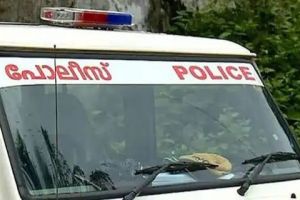 താലൂക്ക് ആശുപത്രിയിൽ പ്രസവിച്ച് പുറത്തേക്കെറിഞ്ഞ കുഞ്ഞിനെ വേണ്ടെന്ന് അമ്മ; കാമുകൻ വഞ്ചിച്ചതായി മൊഴി
