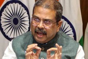 നീറ്റ് പുനഃപരീക്ഷയുടെ ചോദ്യപേപ്പർ വിമാനത്തിലെത്തും; വിതരണത്തിന് വ്യോമസേനയുടെ സഹായം തേടാൻ കേന്ദ്രം