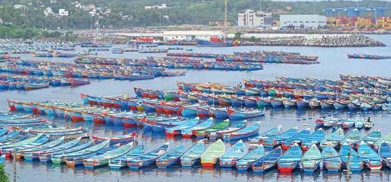 വിഴിഞ്ഞത്ത് പരമ്പരാഗത മത്സ്യബന്ധന സീസണിന് തുടക്കം; ജൂൺ ഒൻപത് മുതൽ ട്രോളിങ് നിരോധനം
