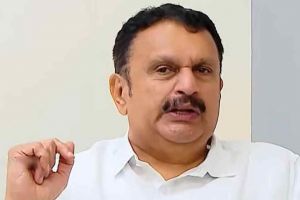 'മെഡിക്കൽ കോളേജുകളിൽ നിലത്തു കിടത്തുന്ന ഏർപ്പാട് അവസാനിക്കണം, ഇത് അനാരോഗ്യ വകുപ്പ് ആക്കരുത്': കെ മുരളീധരൻ