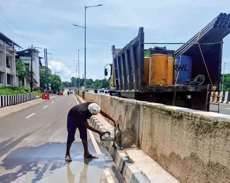 ദേശീയപാതയിലെ യാത്രാദുരിതത്തിന് പരിഹാരം: കാലിക്കറ്റ് സർവകലാശാലയിലേക്ക് പുതിയ എക്‌സിറ്റ് നിർമാണം തുടങ്ങി