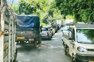 തീരാക്കുരുക്കായി താമരശ്ശേരി ചുരം: ബസ് കേടായതിനെത്തുടർന്ന് ശനിയാഴ്ചയും യാത്രക്കാർ വലഞ്ഞു