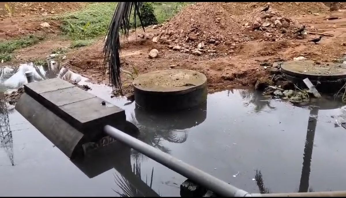സ്കൂൾ തുറക്കാൻ മണിക്കൂറുകൾ മാത്രം: കുറവിലങ്ങാട് പള്ളിക്കവലയിലെ മാലിന്യ വെള്ളക്കെട്ടിൽ പ്രതിഷേധവുമായി ബി.ജെ.പി