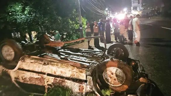 ഉടമയറിയാതെ വഴിയിലുകിടന്ന കാർ വിറ്റു; ആക്രിക്കടക്കാർ കടത്താൻ ശ്രമിക്കുന്നതിനിടെ നാടകീയ രംഗങ്ങൾ