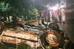 ഉടമയറിയാതെ വഴിയിലുകിടന്ന കാർ വിറ്റു; ആക്രിക്കടക്കാർ കടത്താൻ ശ്രമിക്കുന്നതിനിടെ നാടകീയ രംഗങ്ങൾ