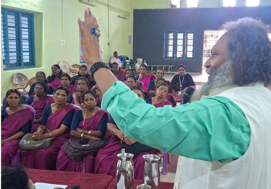 മനുഷ്യർ 'മണ്ണുമര്യാദ' പാലിക്കണം :  ഡോ.  ജിതേഷ്ജി
