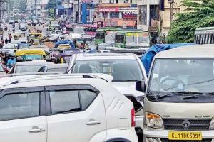 മാനാഞ്ചിറ–വെള്ളിമാടുകുന്ന് റോഡ് വികസനം ഇഴയുന്നു: പ്രഖ്യാപനങ്ങൾ ജലരേഖയായി, യാത്രാദുരിതം തുടരുന്നു